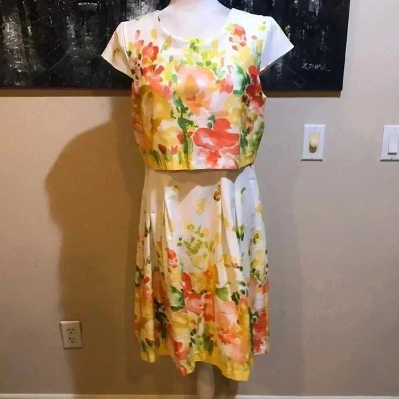 COVINGTON Vibrant Floral One Piece Pleated Dress Crop Top Overlay & Cap Sleeves - Picture 1 of 11